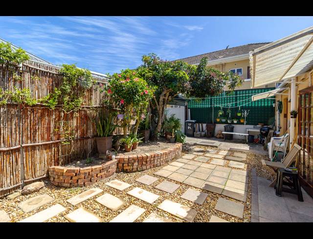 2 BEDROOM FREEHOLD FOR SALE IN KENILWORTH